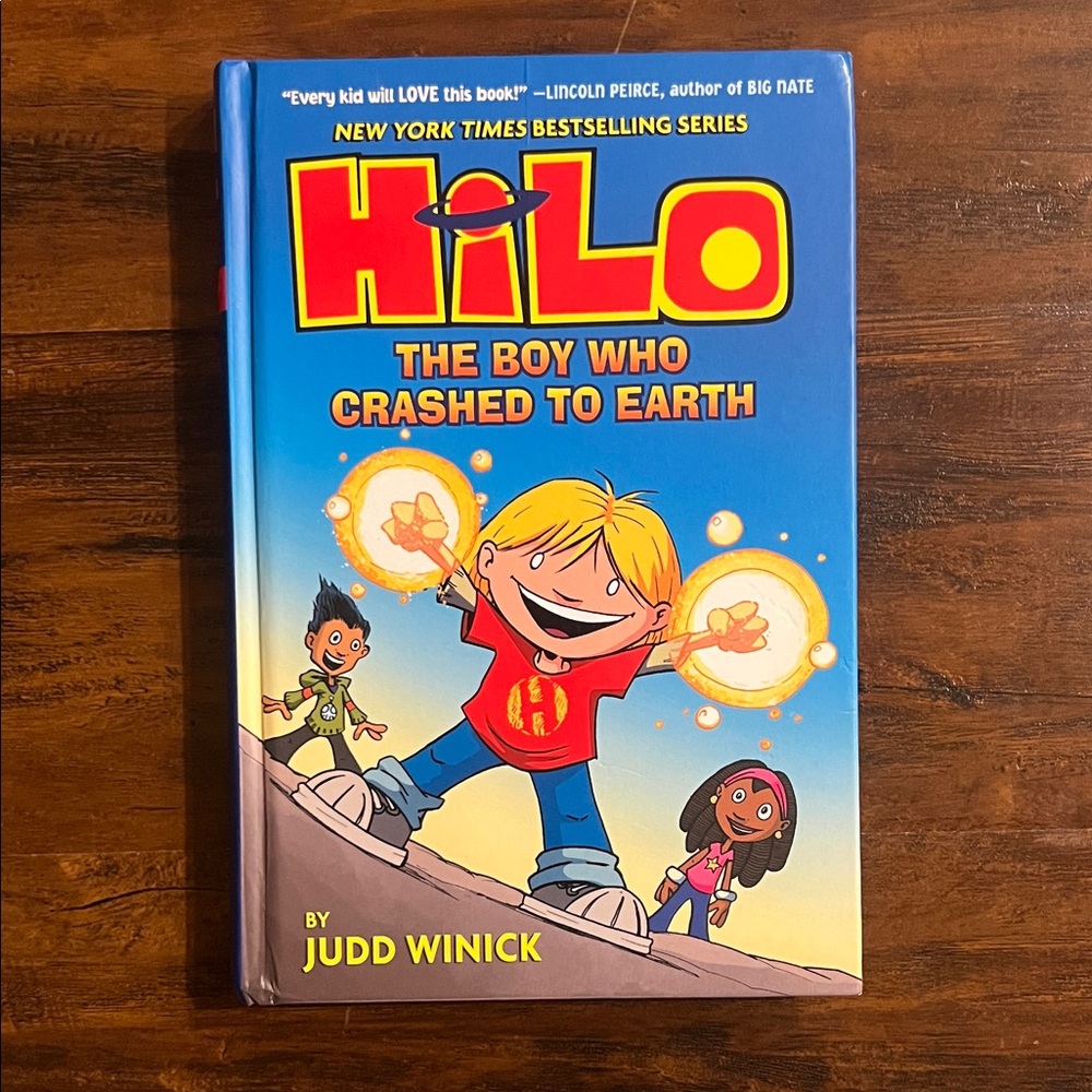 Hilo: The Boy Who Crashed to Earth Kids Graphic Novel